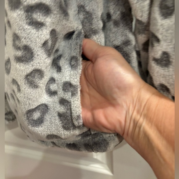 Alfred Dunner soft Sherpa zip front gray leopard jacket PXL - Picture 3 of 7